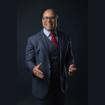 Dr. Gilberson Wanderley Silva orienta sobre critérios essenciais para selecionar um cirurgião plástico com confiança.