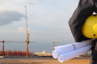 Valderci Malagosini Machado mostra como sistemas pré-fabricados elevam a segurança e reduzem erros executivos em empreendimentos residenciais modernos.