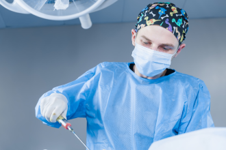 Dr. Haeckel Cabral analisa a indicação da lipo de papada e a recuperação.