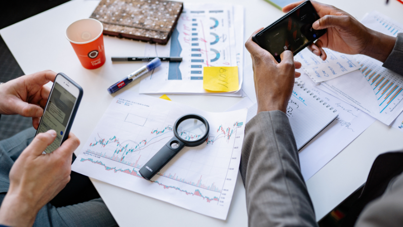 Startups que crescem com governança conseguem escalar com mais estratégia, controle e inovação. Andre de Barros Faria destaca que estrutura sólida é essencial para crescimento sustentável.